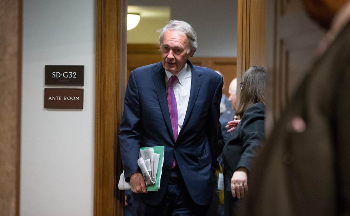 Leftie Massachusetts Senator Puts Out Call for Interns — but It's Clear Who Needs Not Apply