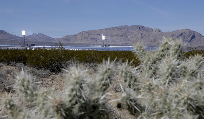 Farewell to Ivanpah, Where Incinerated Birds Catch Fire So Often That Locals Call Them 'Streamers'