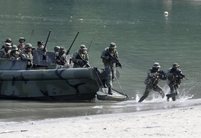 USS Tripoli Brings 2,000 Marines and Changes the Options on the Table