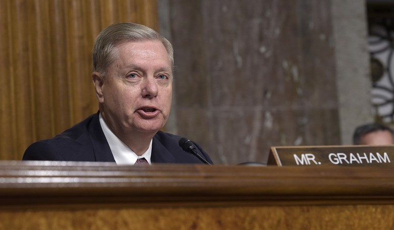 Bipartisan Group of Senators Call for Investigation into Russian Hacks