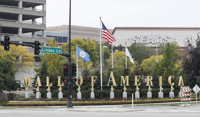 BREAKING: At Least Three Stabbed at the Mall of America 