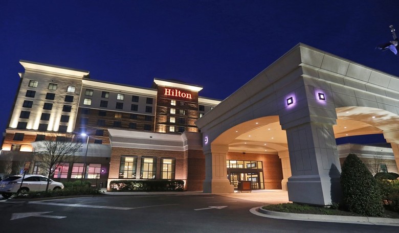 Minneapolis Hilton Nixing ICE Agent Reservations Is Now Facing the Consequences