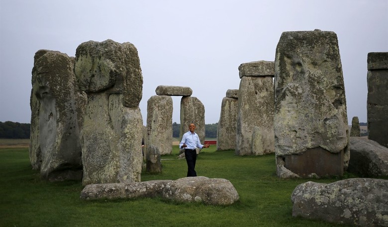 Just Stop Oil Paints Stonehenge Orange, and for Some Reason Nobody Killed Them