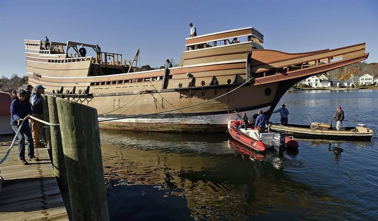 Dock Workers Union Reaches Tentative Agreement