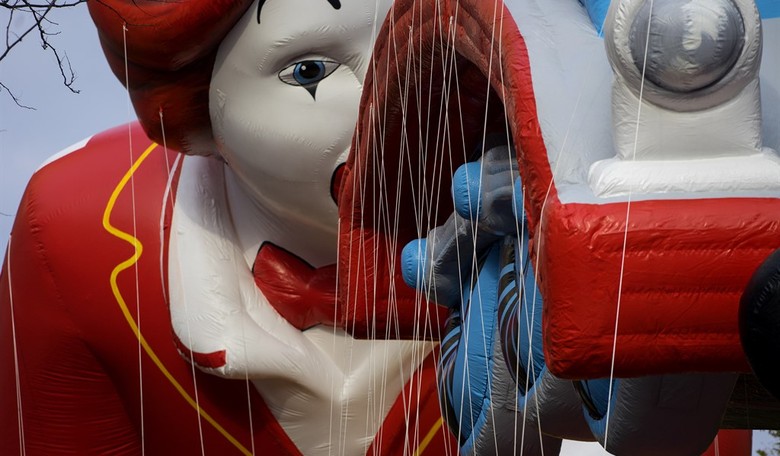 FAFO Thanksgiving Edition: Free Palestine Protesters Attempt To Shutdown Macy's Parade