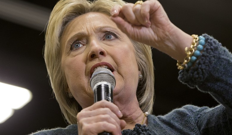Former Obama Defense Intelligence Chief: Hillary Should Withdraw From Race Over Emails