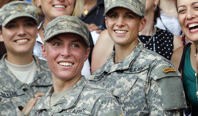 Senate Democrats Push to Have Women Register for the Draft
