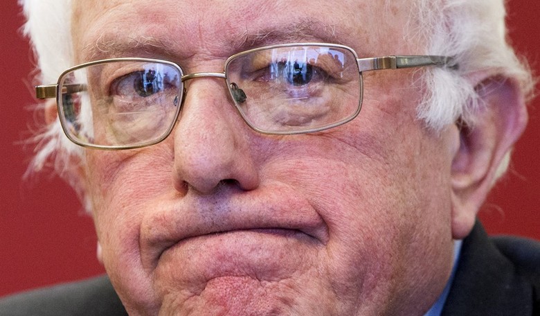 Bernie Sanders Tweets Massive Diss to Hillary Clinton