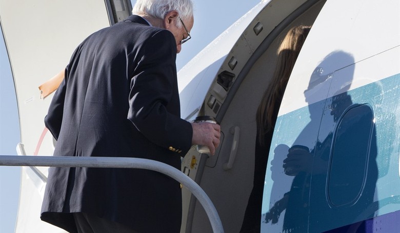 'No Kings' Oligarchy Fighter Bernie Sanders Explains Why He Needs 3 Homes