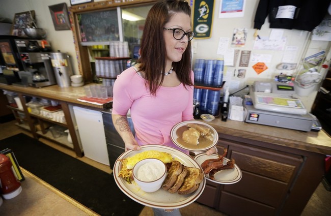 Your Latest Moment of 'Duh' — When It Comes to Tipping, Bluest Areas Are the Stingiest