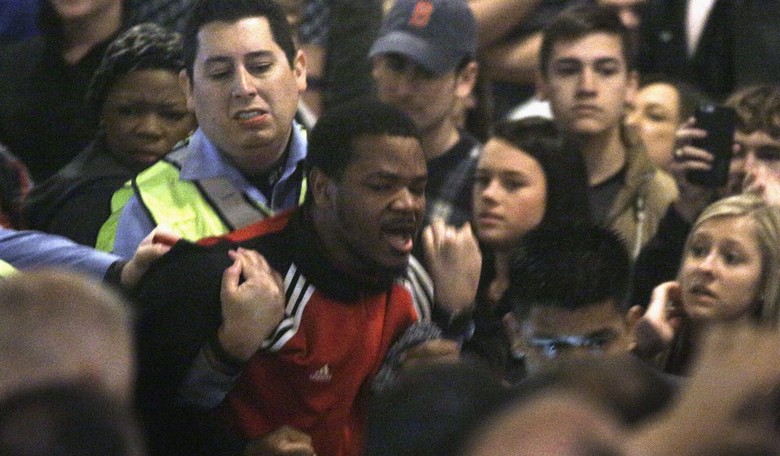 Huge Number of Anti-Trump Protesters Forces Trump to Cancel Rally in Chicago 