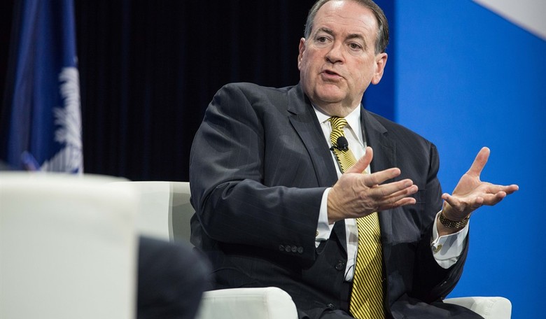 Huckabee to Screen 'God's Not Dead 2' For Voters in Iowa On Eve of Caucuses