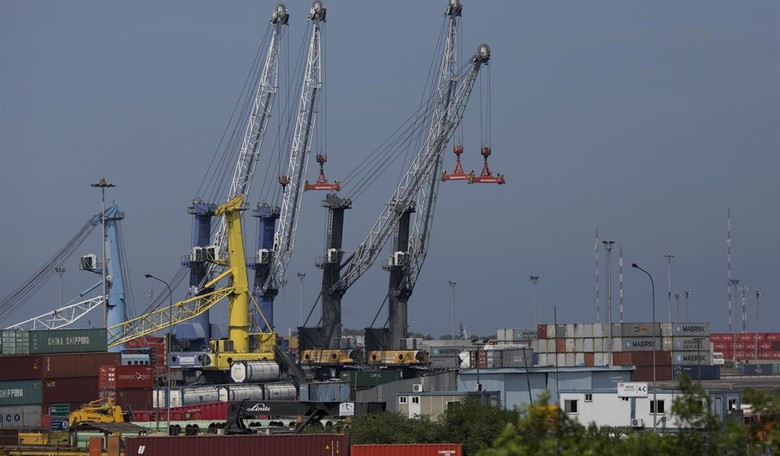 Chinese-Made Cranes at U.S. Ports Have Communications Gear Installed