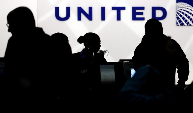 Over 4,000 Flights Globally Have Been Cancelled Due to COVID-19 Surge and Weather