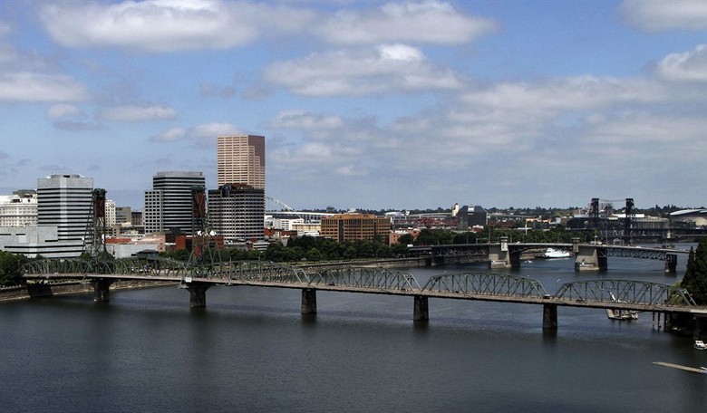 Bystanders Intervene As Naked Man Tries to Kidnap 7-Year-Old at Portland Park