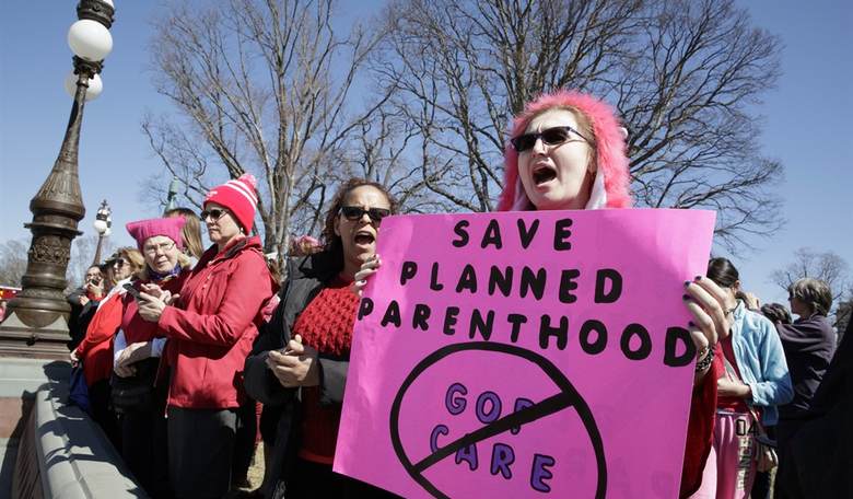 Planned Parenthood, ACLU Sue Maine Over Law that Says Only Doctors Can Perform Abortions