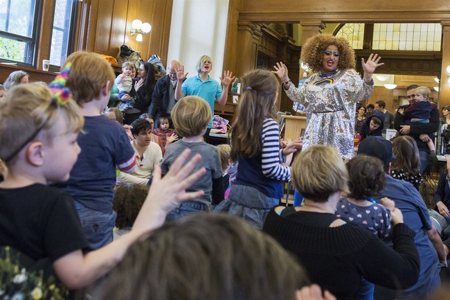 Actress From Horror Hit 'Weapons' Says Drag Queens Love Child-Snatching Witch Character