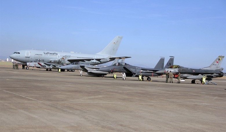 Massive Mob of Anti-Israel Rioters Storm Airbase Housing US Troops in Turkey to Protest Blinken Arrival