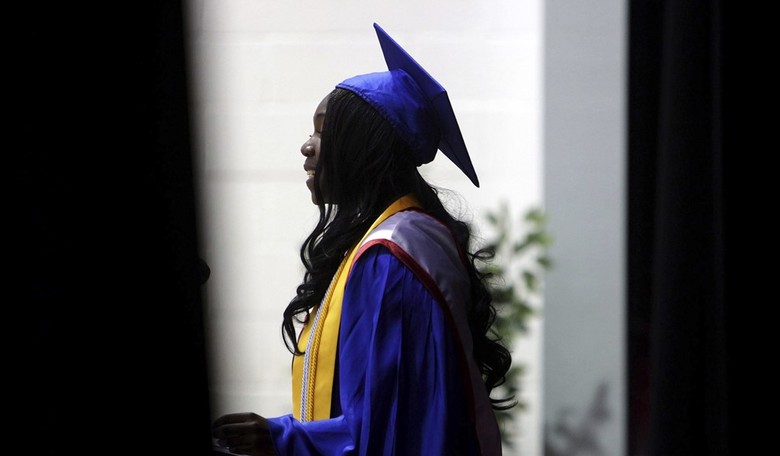 Schools Say Valedictorian Award Leads to Unhealthy Competition, Students Disagree