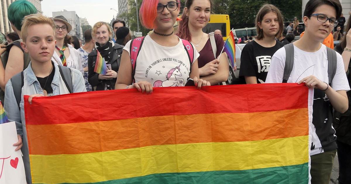 Not All Girls Who Said They Were Lesbians Are Actually Lesbians? You Don't Say!