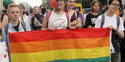 Not All Girls Who Said They Were Lesbians Are Actually Lesbians? You Don't Say!