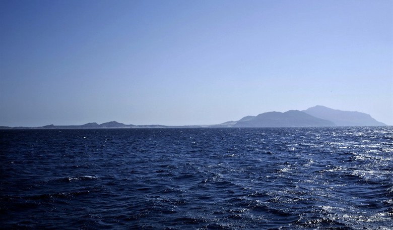 Tourist Submarine Sinks, Killing Six People