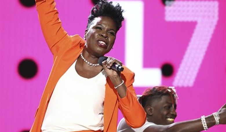 Feminist Comedians Should Read Before Tweeting