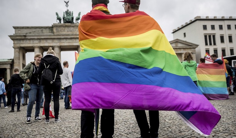 Texas Supreme Court Rules Same-Sex Couples Not Entitled to Government Benefits