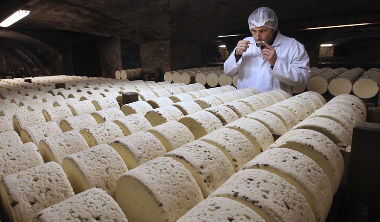 Massive Cheese Heist in London: Authorities Describe Thieves' Plan as Brie-lliant 