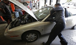 Feel-Good Friday: Man at Auto Shop Overhears a Couple's Conversation, Decides to Pay It Forward