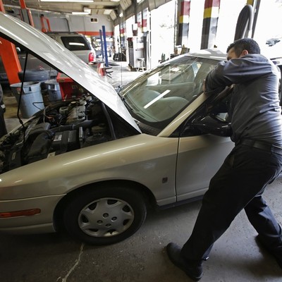 Feel-Good Friday: Man at Auto Shop Overhears a Couple's Conversation, Decides to Pay It Forward