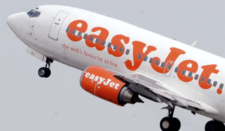 Flight Passenger Shouts 'Death to Trump,' 'Allahu Akbar,' Makes Bomb Threats Midair