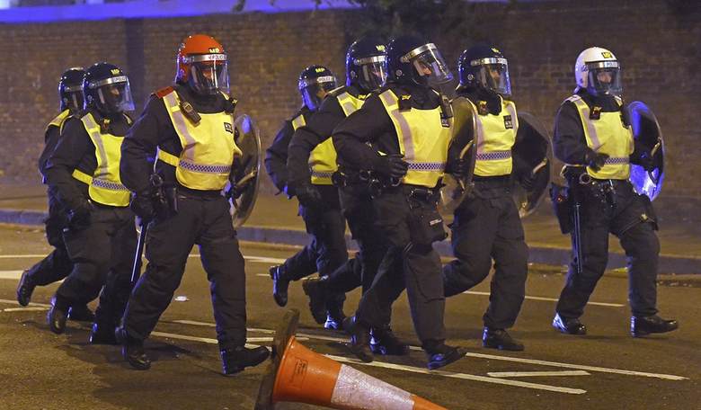 SHOCKING VIDEO: Dozens of Eritrean Protesters With Long Sticks Surround, Attack Police in London