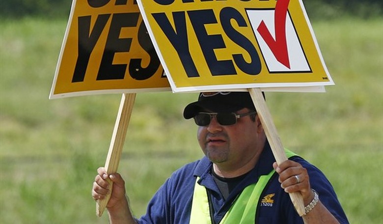 Dem Candidates Pander to Striking Autoworkers to Court Union Vote