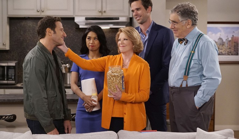 Broadway Actress and Star of TV's 1970s Sitcom 'Alice' Linda Lavin Dead at 87