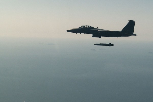 Israel Launches Retaliatory Air Strikes After Iranian Missile Attack