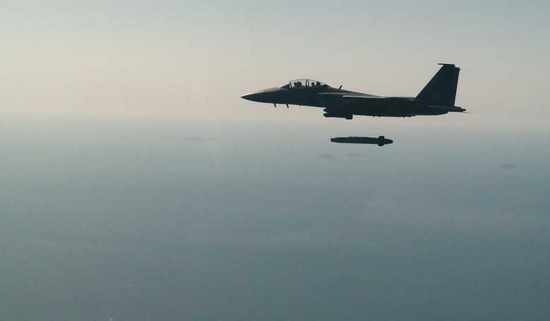 Israel Launches Retaliatory Air Strikes After Iranian Missile Attack