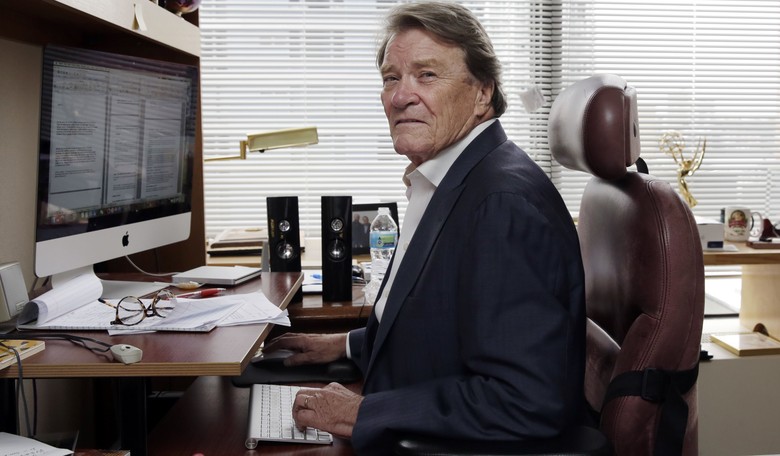 CBS Flatters Itself for '60 Minutes'