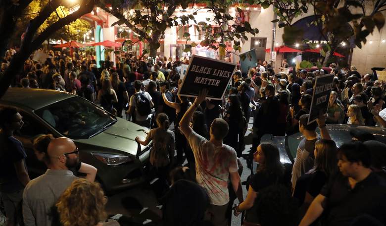 Rioters Attack 10 Cops, Harass Reporters, and Break Mayor's Window In St. Louis After Not-Guilty  Verdict