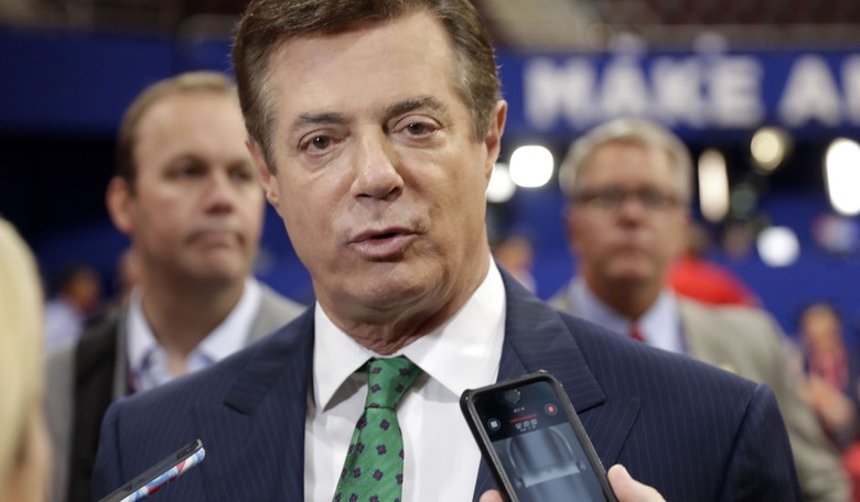 BREAKING: Former Trump Campaign Chairman Turns Himself Into The FBI 