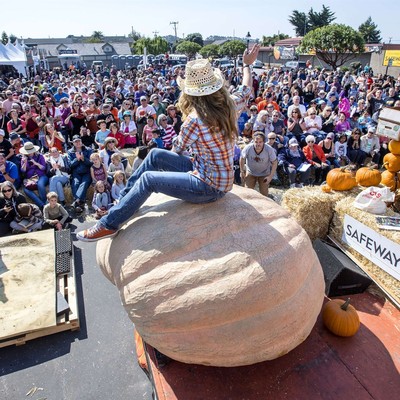 Spooky: Minnesota Teacher Hauls 2,389-Pound Pumpkin Across the Country — but Then RI One-Ups Him