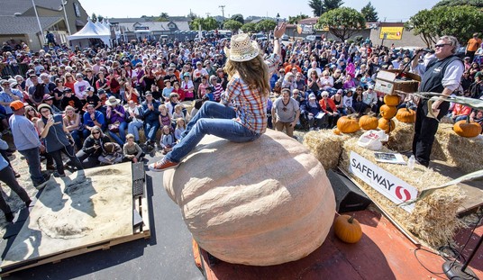 Spooky: Minnesota Teacher Hauls 2,389-Pound Pumpkin Across the Country — but Then RI One-Ups Him