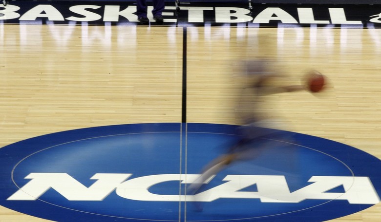 Thursday Morning Minute: March Madness Meets Salem Gladness