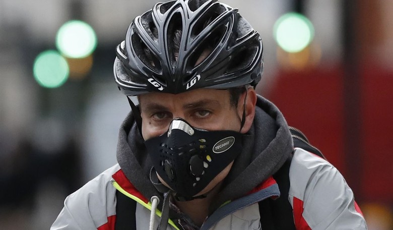 UPDATE VIDEO: Road-Raging Cyclist, Schooled by 22-Year-Old, Caught Whimpering to Cop for Mercy 