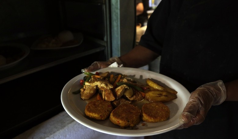 Update: Texas Waiter Reportedly Made Up Story About Racist Note from Customers