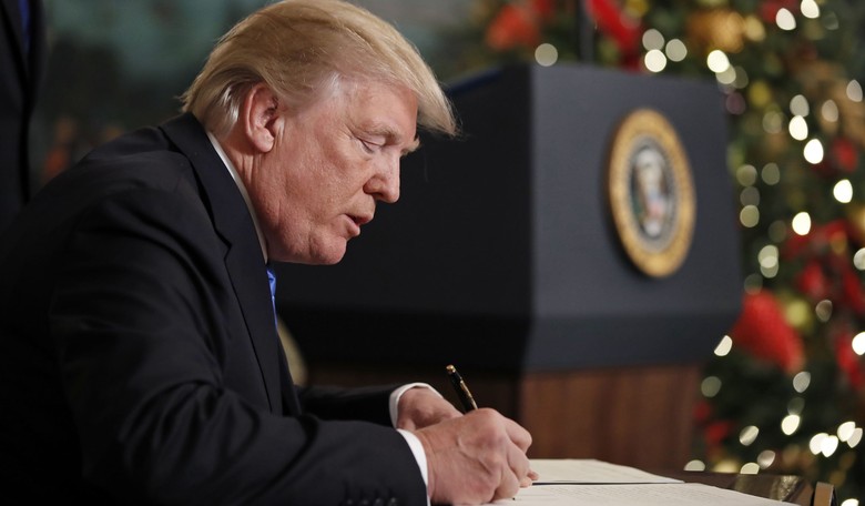 Text Messages Show FBI Agents Ranting: Trump is an Idiot, Loathsome Human Who Cannot Be President 
