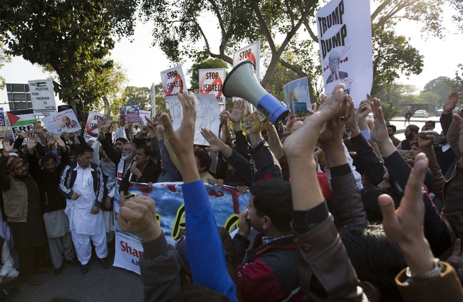 Liberal Comedian Pens Piece Explaining Why Liberals Are Impossible to Talk To