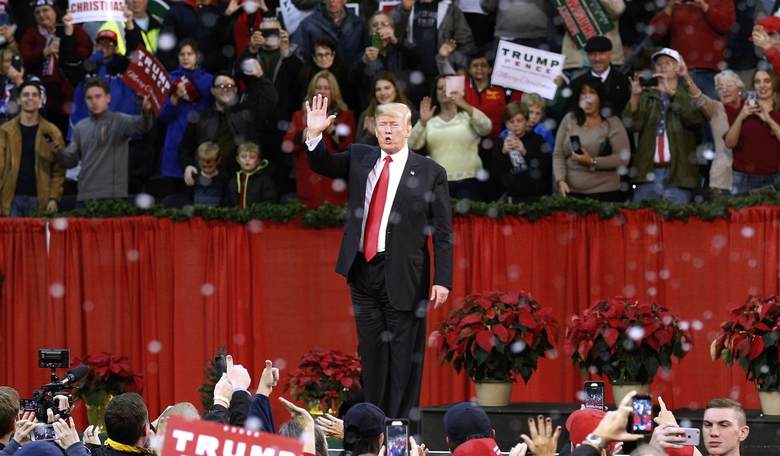 Trump Says Vote Roy Moore, Slams Fake News at Raucous Rally 