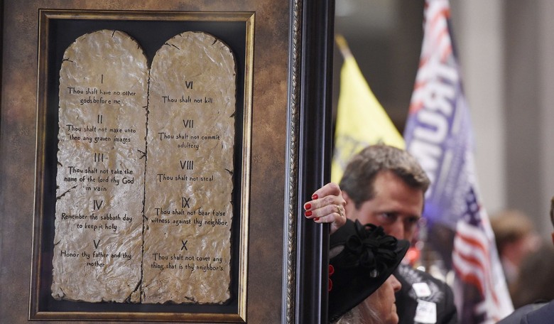 Arkansas Judge Blocks 10 Commandments From School Buildings 
