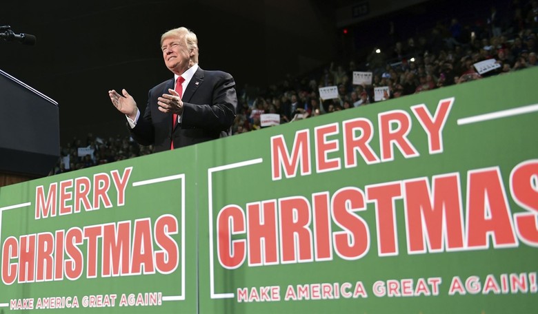 Watch: Woman Provides the Final Word in the 'Merry Christmas' Versus 'Happy Holidays' Debate